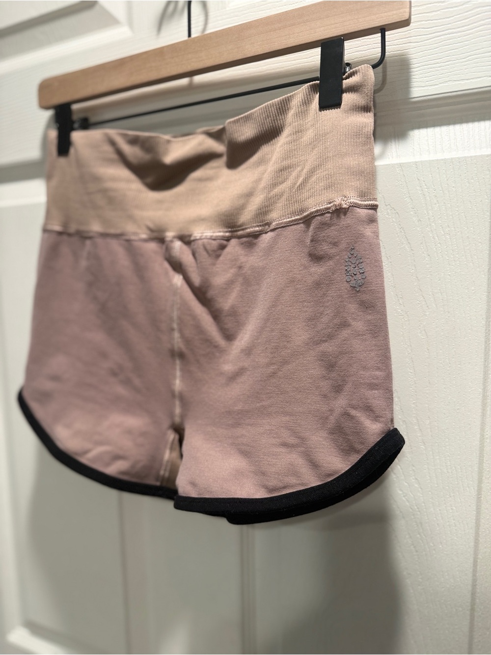FP Movement Women’s M/L High-Rise Athletic Shorts Mauve Pink Black Trim - Picture 3 of 8